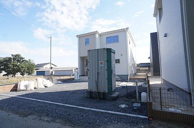 並列駐車3台可能です。