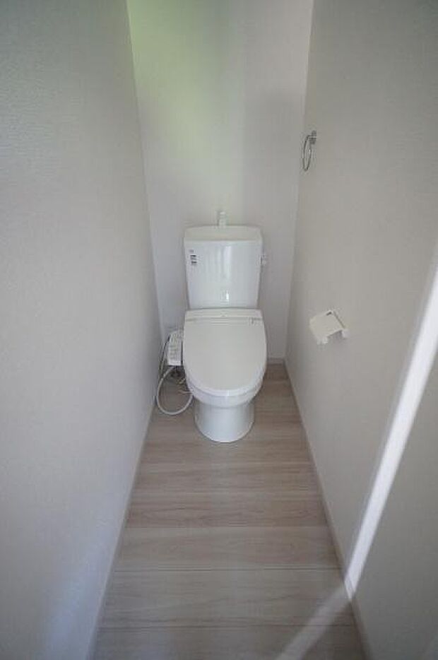 1階、2階のトイレは温水洗浄便座です。