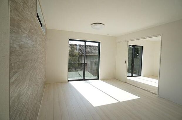 暖かな陽光に包まれます。