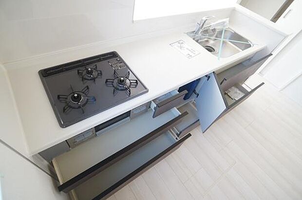 三口コンロで楽しくお料理。