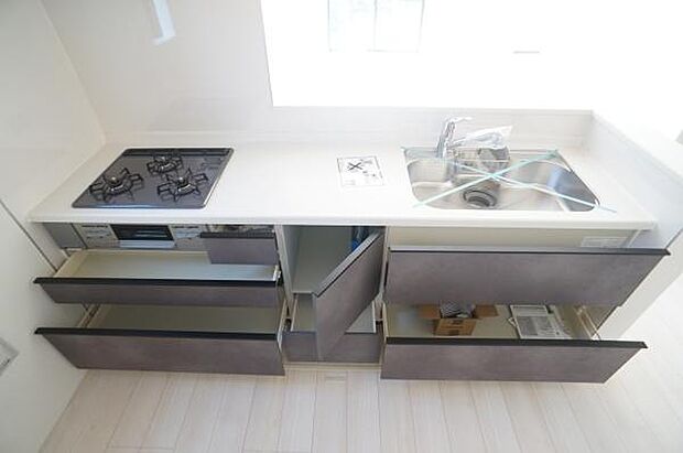 出し入れしやすいスライド収納。