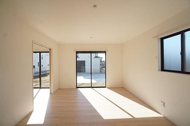 ご家族を一目で見渡せるリビング。