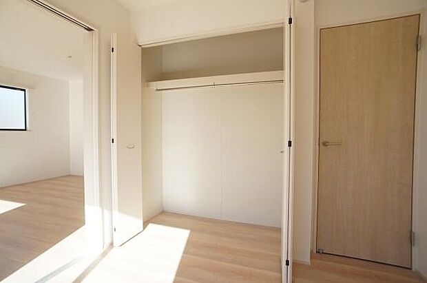 各お部屋に収納あります。