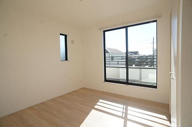 バルコニーとつながるお部屋。