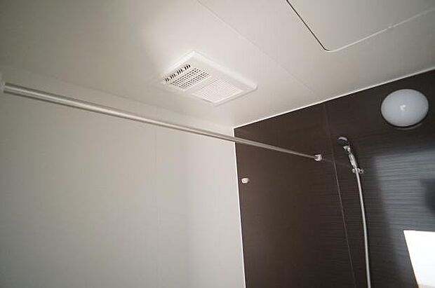 浴室暖房乾燥機付きで快適に。