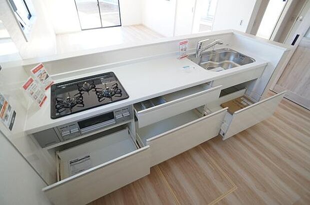 たっぷり収納のスライドキャビネット。