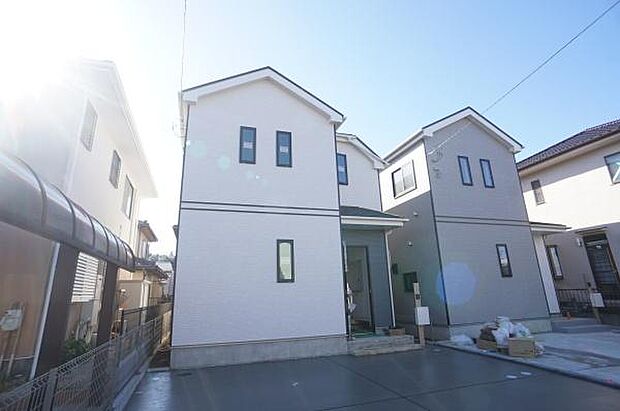 北側外観。内装・外構工事中。