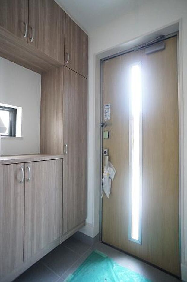 TVモニター付きのインターホンも完備。