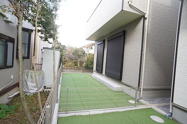 LDKと洋室前の南側にある庭です。