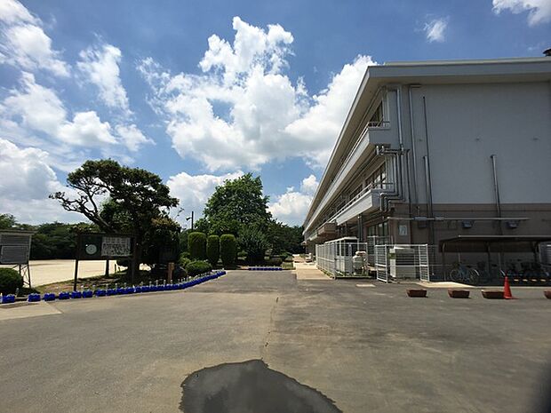 守谷市立黒内小学校まで900m