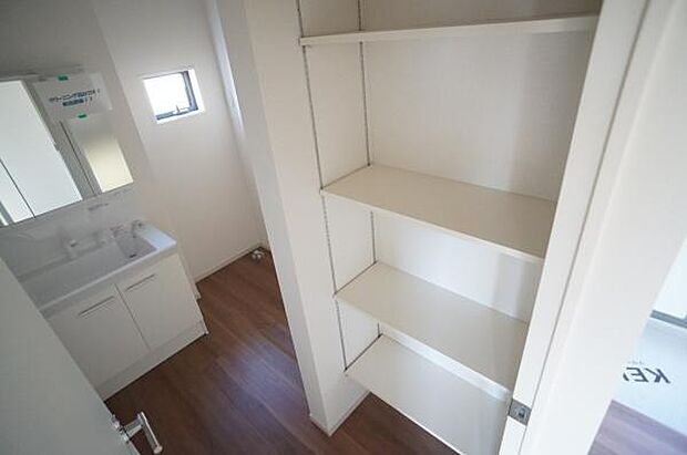 タオルやパジャマはリネンスペエースヘ。