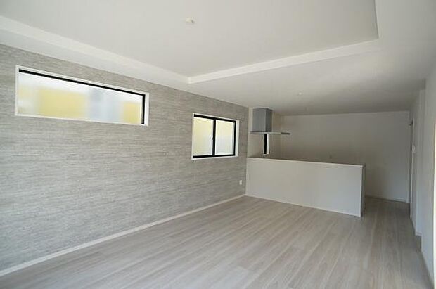 折上げ天井やアクセントクロスが際立つ。