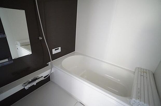 外の視線を気にせずバスタイムを。