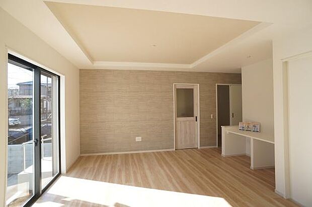 アクセントクロスと折上げ天井。