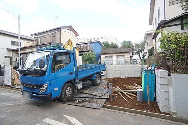 並列駐車2台可能です。