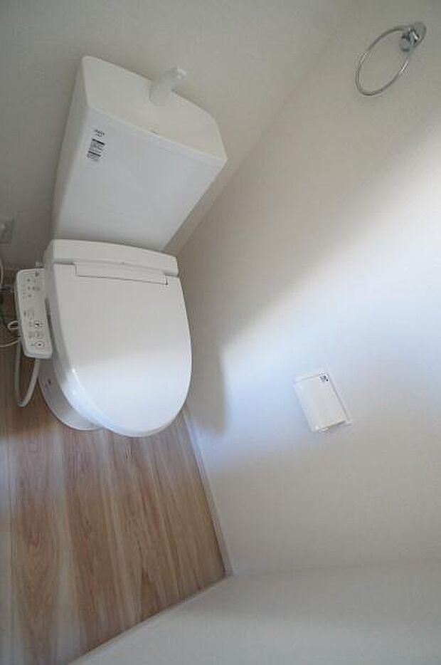 1階、2階共に温水洗浄便座です。
