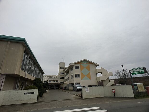 牛久市立神谷小学校まで1800m