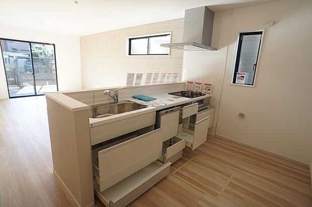 スライド収納で出し入れしやすく。