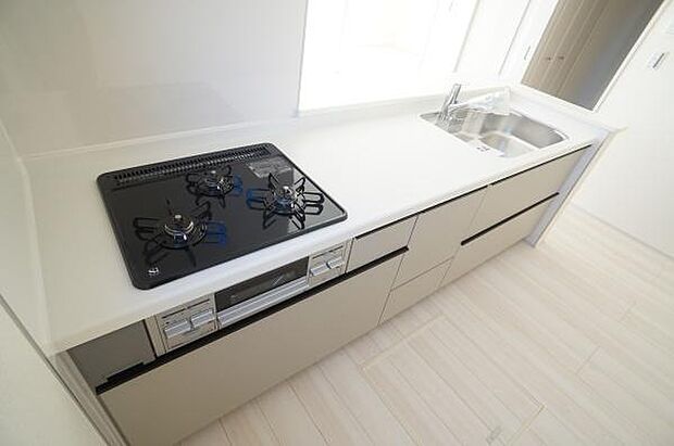 三口コンロで楽しくお料理。