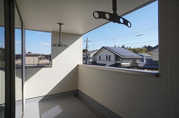 強い日差しや雨でも安心のインナータイプ。