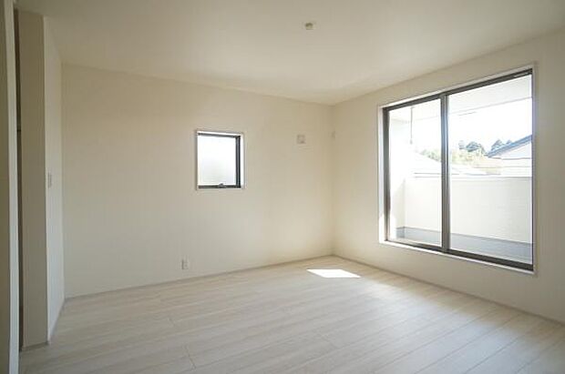 WICのある9.5帖の主寝室。