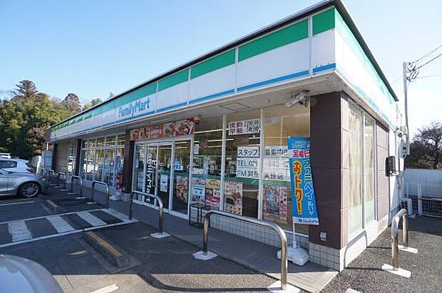 ファミリーマート阿見実穀店まで1011m