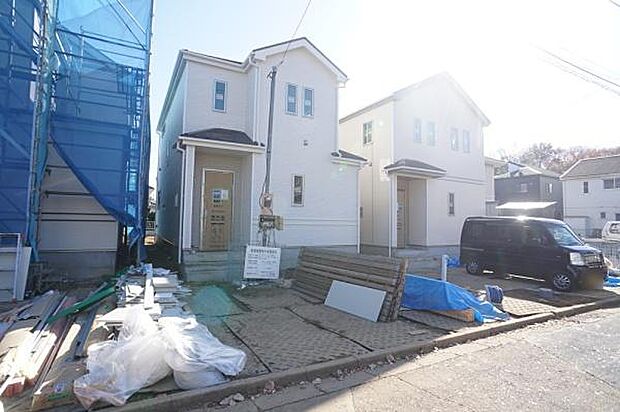 並列駐車2台可能。