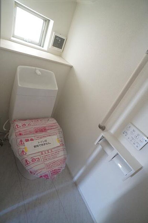 1階、2階に有る温水洗浄便座。