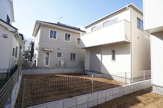 南側に広がる太陽の下のリビング。