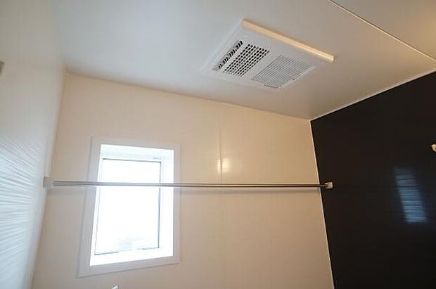 浴室暖房乾燥機付きで快適に。