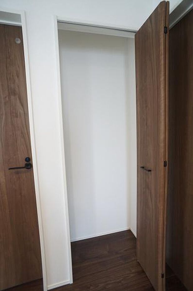 キッチンの収納。パントリー代わりにも。