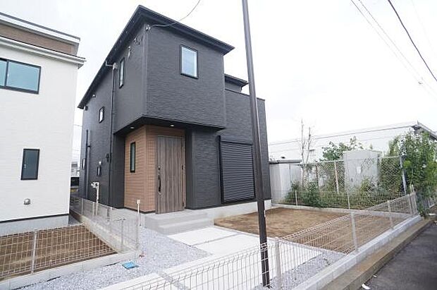 南側の太陽の下のリビング。土仕様。