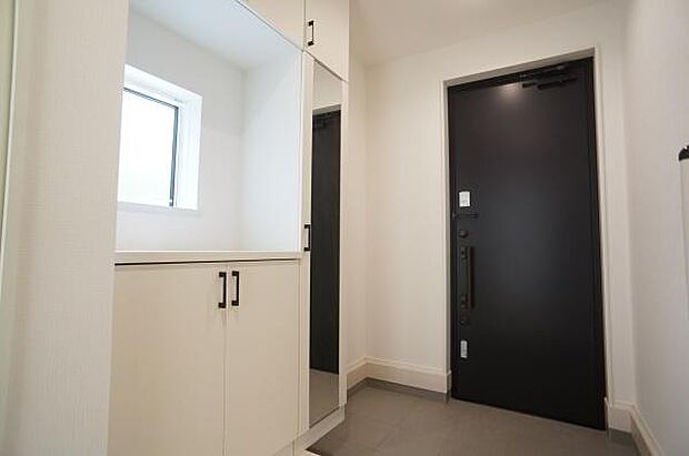 ＴＶモニター付きインターホンが完備。