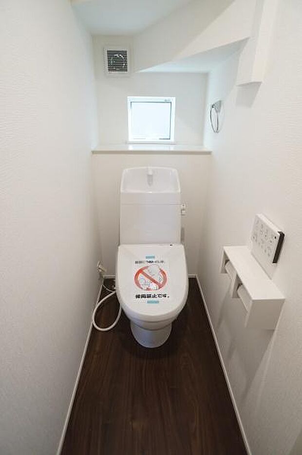 1階、2階共に温水洗浄便座です。