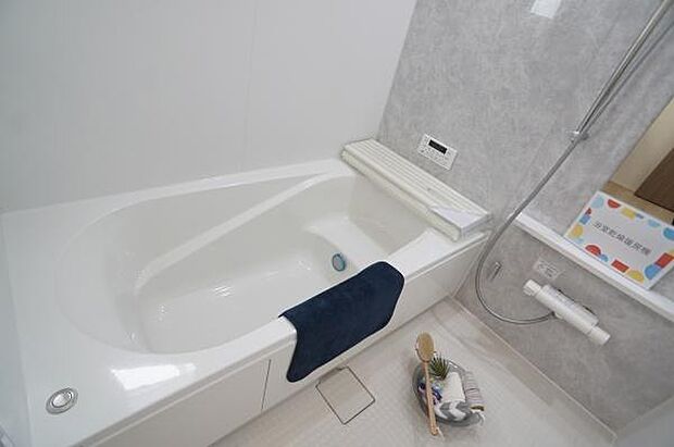 落ち着いた色調でゆったりと。