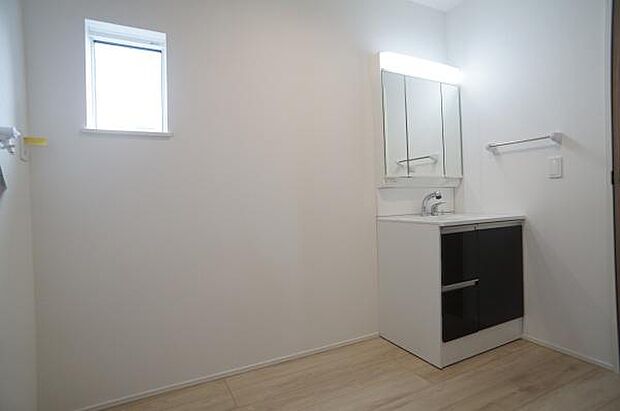 1，5坪分のゆったり洗面室。