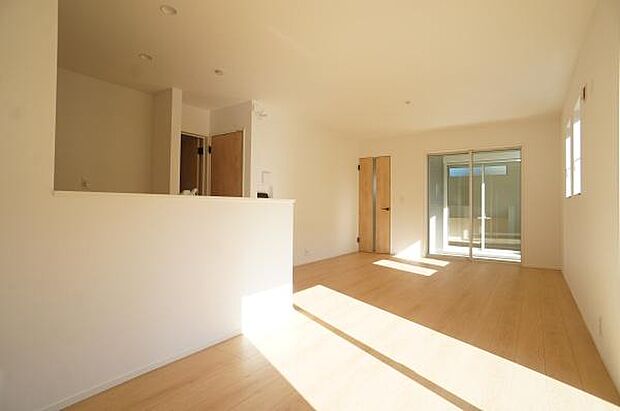 ＬＤＫと離れ間がテラスで繋がる楽しさ。