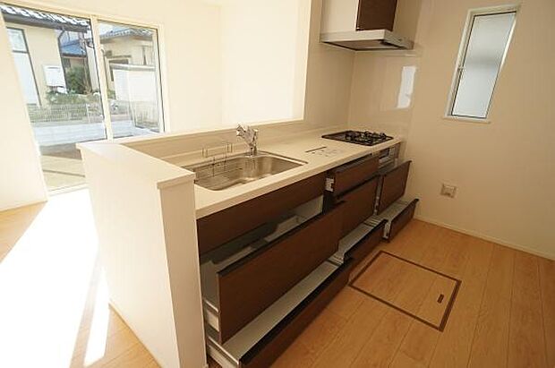 スライド収納で出し入れしやすく。