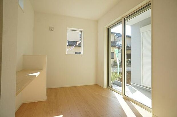 1階、離れ間の洋室5帖。