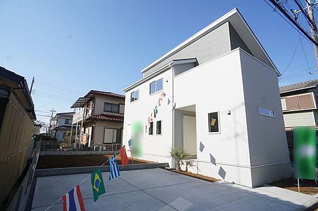 南側に広がる太陽の下のリビング。