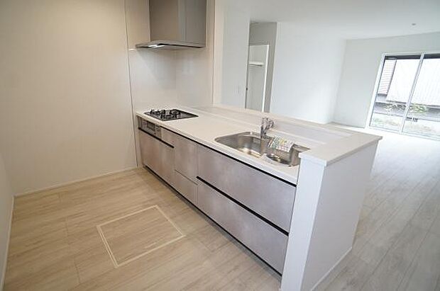 スタイリッシュなオープンキッチン。