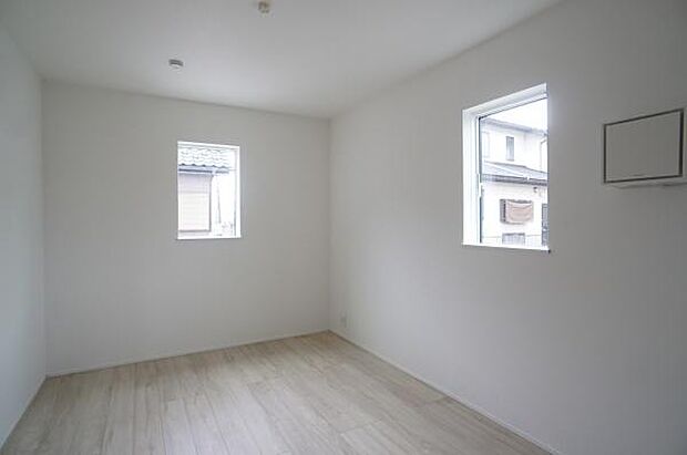 2面彩光のお部屋です。