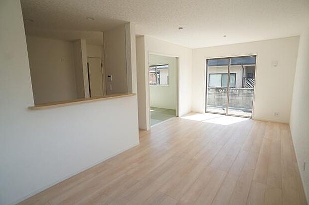 窓からの光が眩しいＬＤＫ。