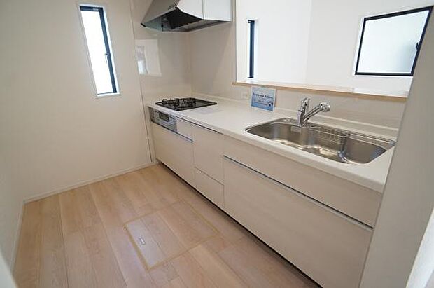 浄水器付対面式システムキッチン。