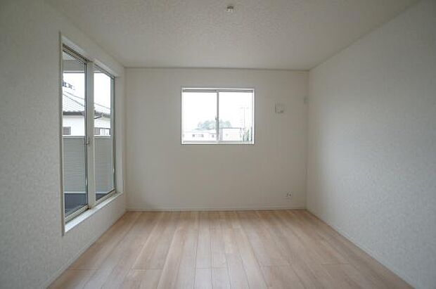 2面彩光のお部屋です。