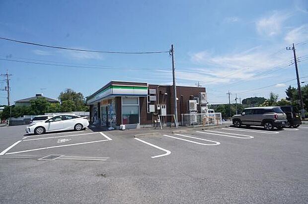 ファミリーマート土浦大岩田店まで764m