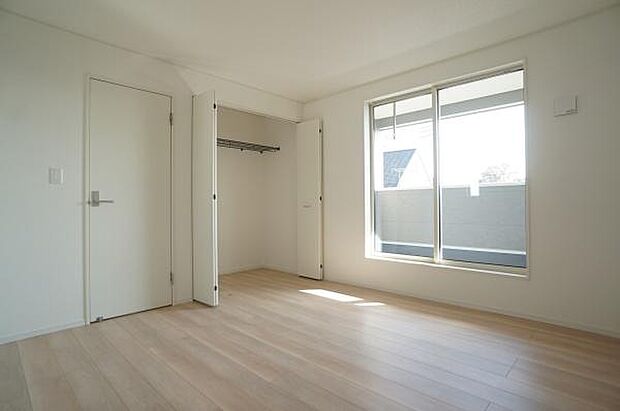 主寝室となる洋室8帖。