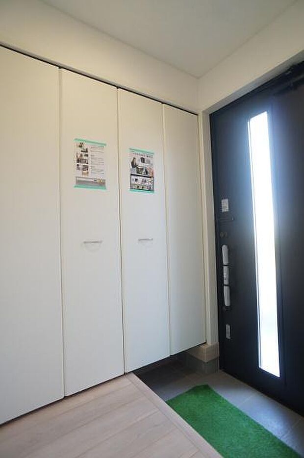 ＴＶモニター付きインターホンが完備。