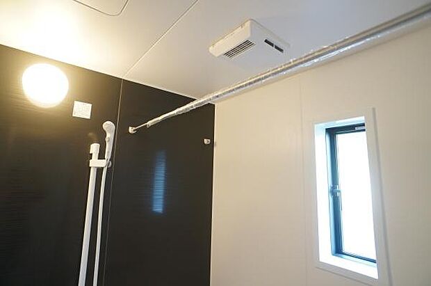 浴室暖房乾燥機付きで快適です。