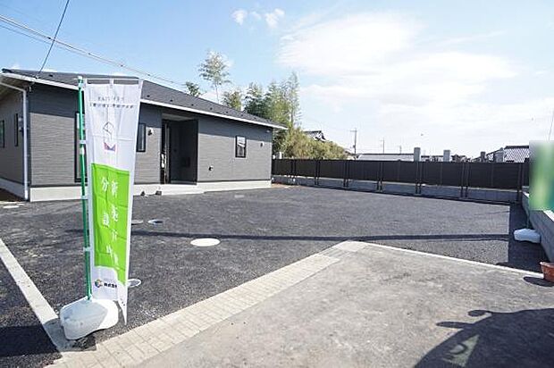 並列駐車2台可能です。